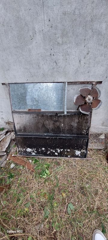 Ventana cocina con extractor en mal estado - imagen 4