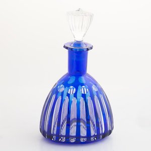 Lote siguiente: Botellón de Cristal Azul Tallado con Tapón Decorativo