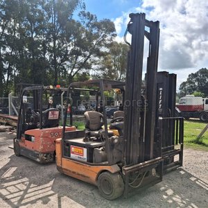 Lote siguiente: Autoelevador Toyota y Autoelevador Yale