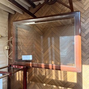 Lote siguiente: Mesa de Living con Vidrio y Estante Inferior