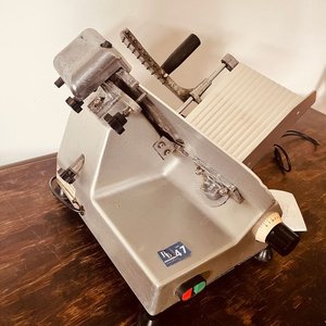Cortadora de Fiambre Semiautomática WED B250B-3 - imagen 4