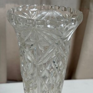 Juego de Cristal Tallado: Florero y Cuenco con Detalles Metálicos - imagen 4