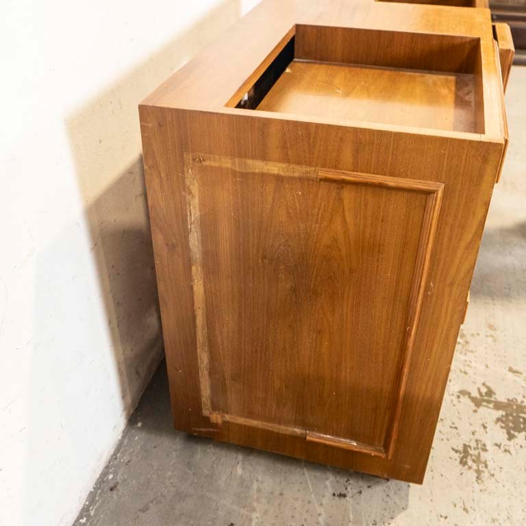 Mueble de madera para aparato de música, en mal estado - imagen 3