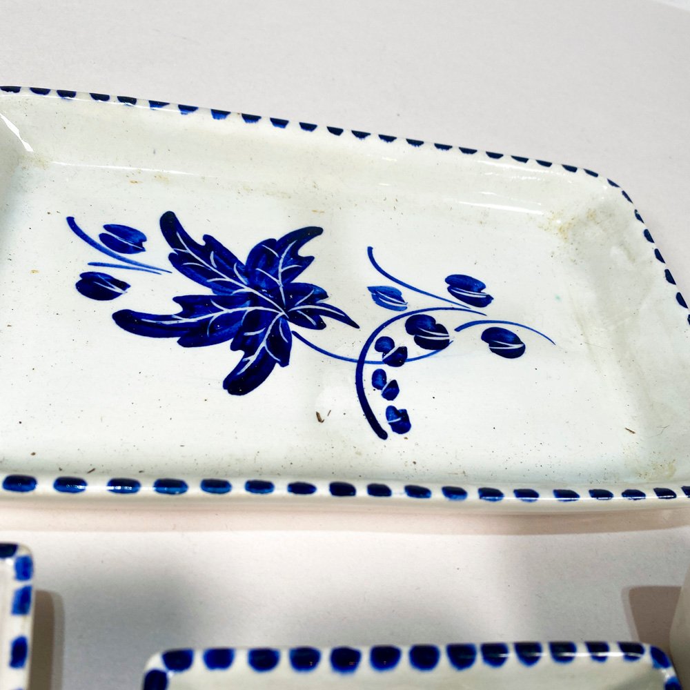 Cuatro platos cuadrados en cerámica con decoraciones azules - imagen 3