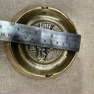 Cenicero de Bronce con Relieve de Castillo y Cuatro Apoyacigarrillos - imagen 4