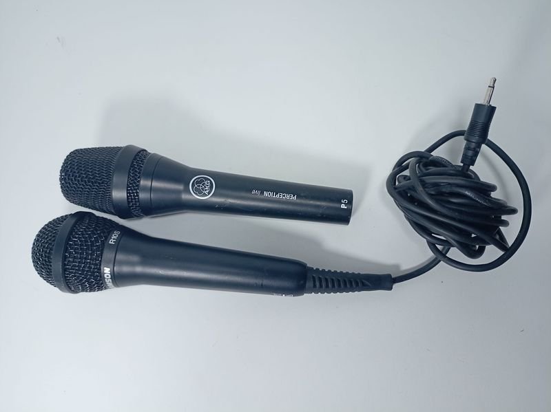 Par de Micrófonos Samson y AKG con Cable y Conector