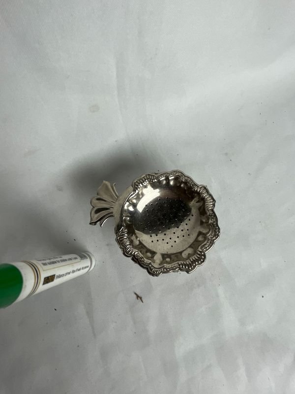 Colador de metal con diseño de hoja - imagen 4