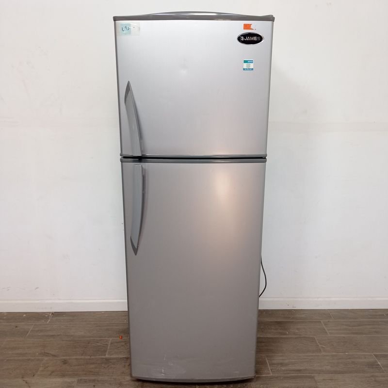 Lote anterior: Heladera con freezer marca James en excelente estado