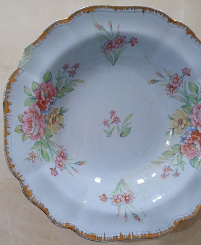 Platos Cerámicos con Diseño Floral y Bordes Dorados - imagen 4