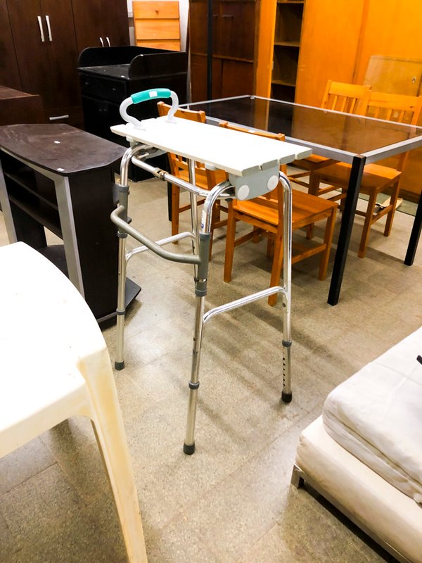 Andador Plegable con Bandeja para Comida