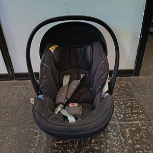 Silla de auto para bebé GB, portabebé con base - imagen 3