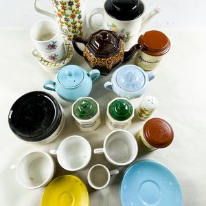 Lote de Teteras, Azucareros, Tazas y Platillos con Detalles - imagen 2