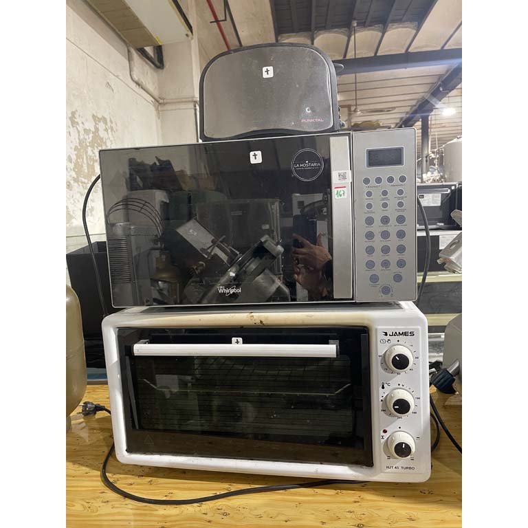Lote de 3 Electrodomésticos de Cocina: Horno James, Microondas Whirlpool y Tostadora Punktal