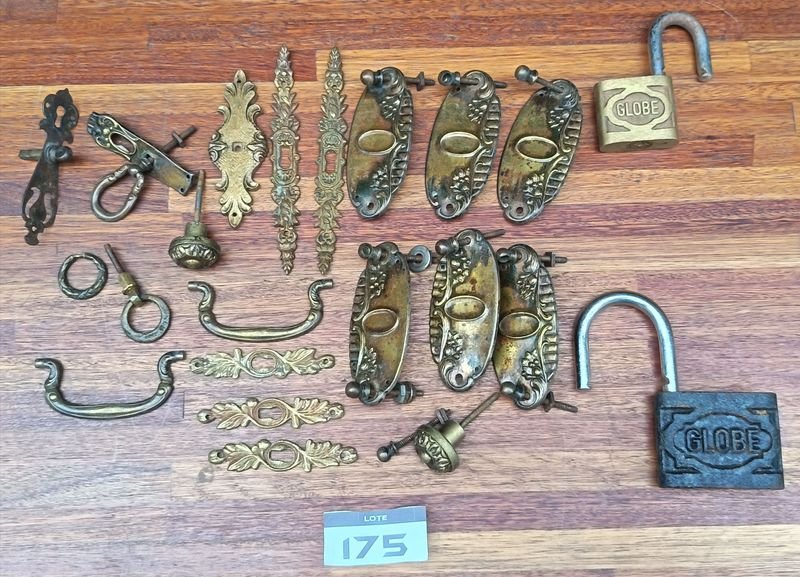 Lote de Herrajes y Candados de Bronce Antiguo