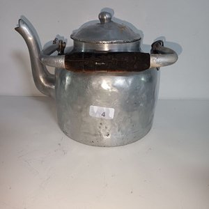 Tetera Grande de Aluminio con Mango de Madera - imagen 1