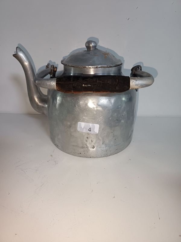 Tetera Grande de Aluminio con Mango de Madera