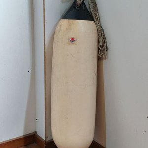 Defensa Marina Polyform F6 Tono Crema con Extremos Negros Made in Norway - imagen 2