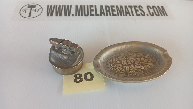 Encendedor y cenicero antiguos de metal - imagen 2