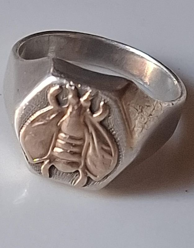 Anillo de plata y oro con diseño de mariposa - imagen 3