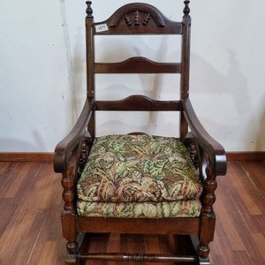 Antigua Silla Mecedora Victoriana de Madera con Respaldo Tallado y Tapizado Floral - imagen 2