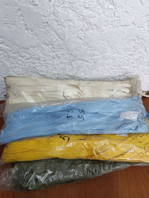 Lote siguiente: Cierres de 55 cm de longitud