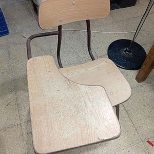 Silla Escolar o de Academia con Pizarrón Lateral, Madera y Metal - imagen 2