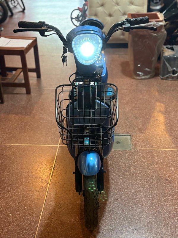 Moto Eléctrica K MAX 350 Azul con Canasto Frontal - imagen 1