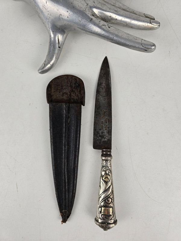 Cuchillo Criollo Franz Wenk con Mango de Platería Criolla y Vaina