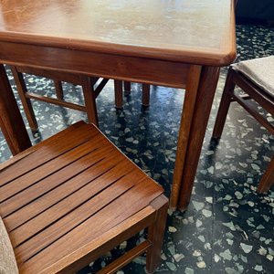 Juego de Comedor de Madera Maciza con Mesa Extensible y 6 Sillas - imagen 4