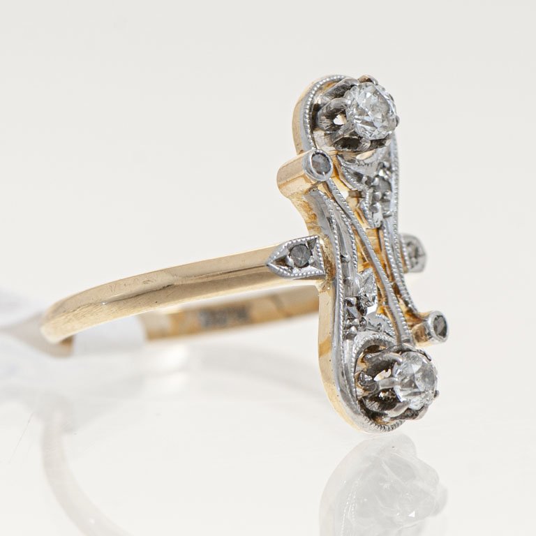 Anillo de oro con brillantes y diamantes - imagen 2