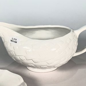 Salsera de Cerámica Blanca con Decoración Trenzada y Platillo Oval - imagen 2