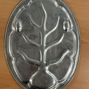 Lote de 5 Bandejas Ovaladas: Peltre/Platino, Plástico y Metal Grabado - imagen 13