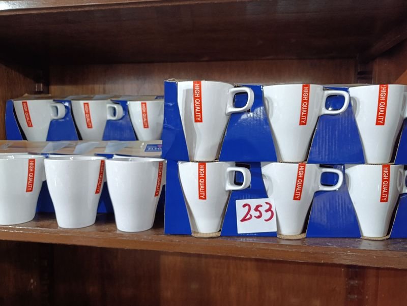 Juego de 12 Tazas Blancas de Cerámica "High Quality"