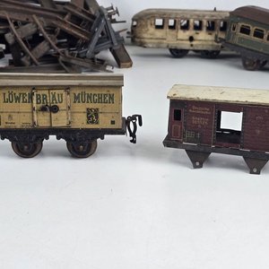 Tren de Juguete Antiguo con Vagones y Rieles Alemanes - imagen 8