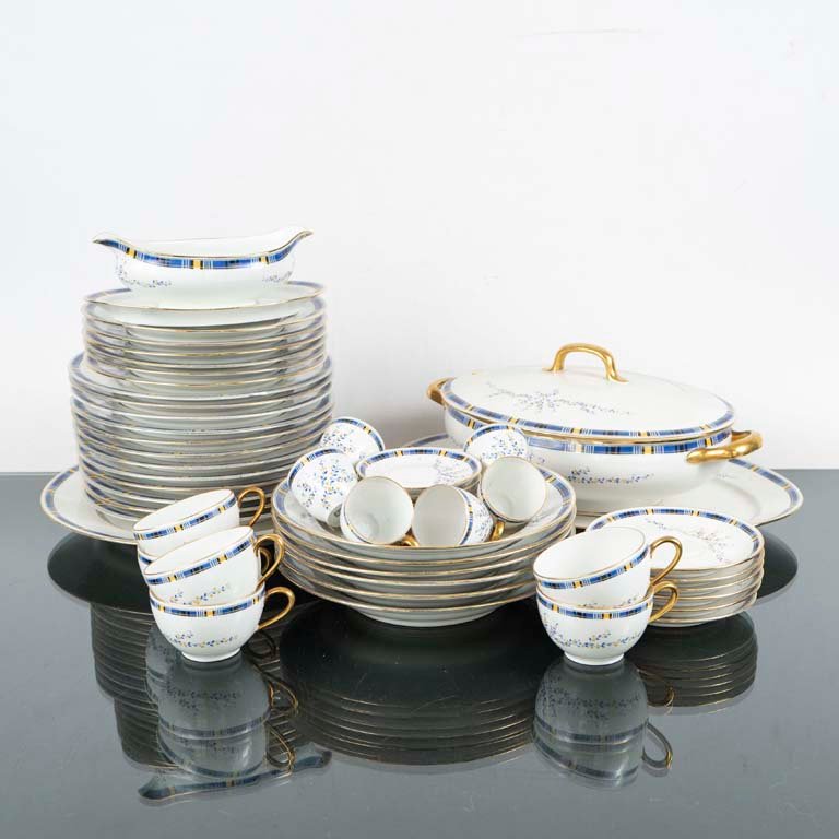 Lote anterior: Juego de mesa de porcelana Limoges decorado amarillo y azul
