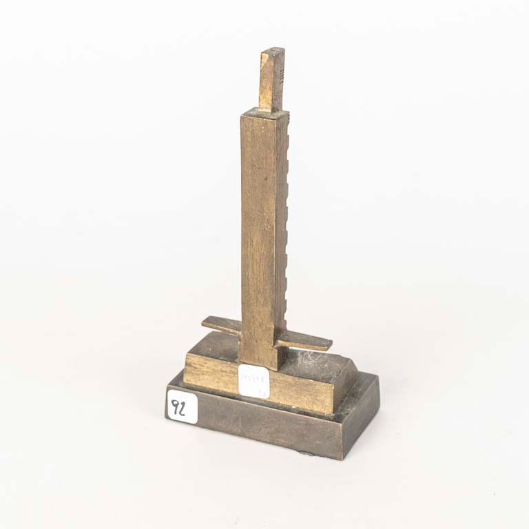 Escultura de bronce Torre de los homenajes de Roque G. Máspoli - imagen 3