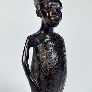 Talla en Madera de Dama Africana Embarazada - 17 cm - imagen 2