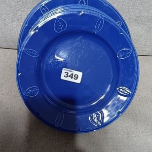 Lote siguiente: Juego de Dos Platos Azules con Borde Decorado