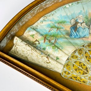 Abanico de nácar y papel pintado, escena galante ,con abaniquera - imagen 6