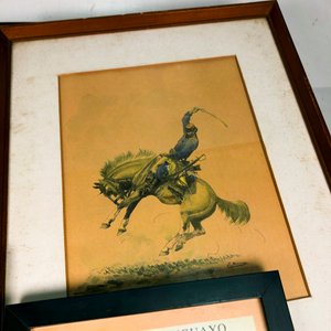 Lote de Cinco Cuadros: Óleo y Láminas con Motivos Ecuestres y Monumentales - imagen 5