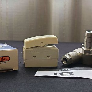Organizador Vertical de 6 Cajones con Artículos de Ferretería y Electricidad - imagen 7