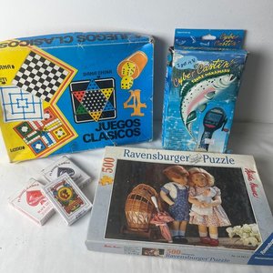Lote siguiente: Lote de Juegos Clásicos: Puzzle Ravensburger, Naipes y Juego de Damas
