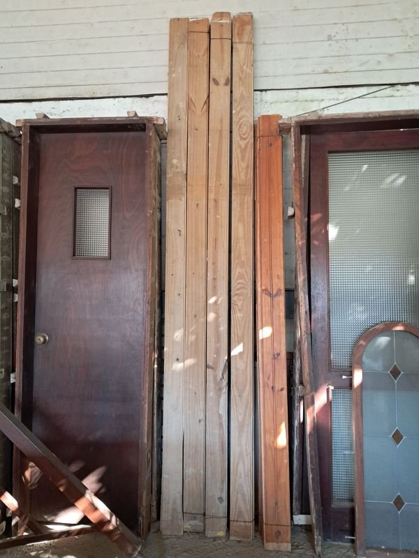 Lote siguiente: Muebles de madera para decoración