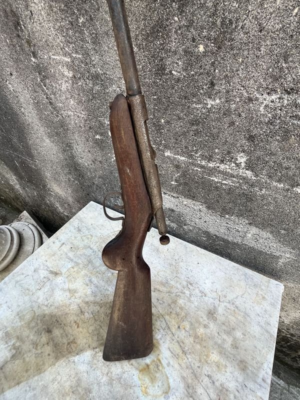 Fusil de cerrojo antiguo en mal estado - imagen 5