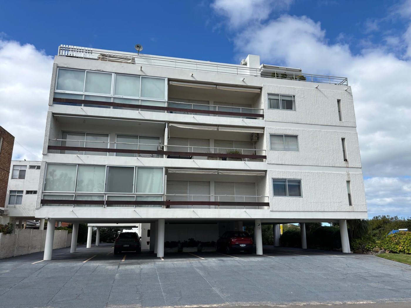 Edificio de apartamentos en venta en primera línea de playa
