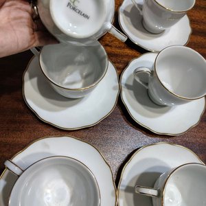 Juego de 6 Tazas de Té con Platillos de Porcelana Blanca con Borde Dorado - imagen 2