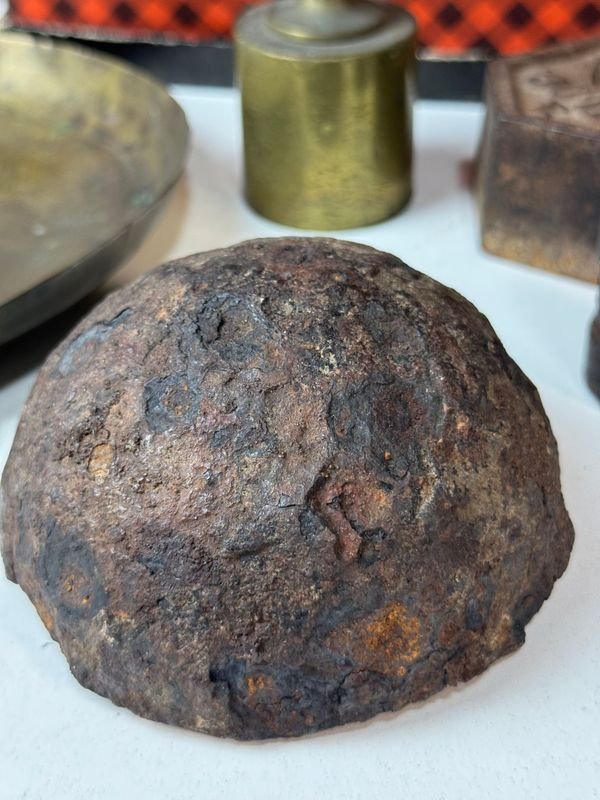 Lote de piedras, pesas y objetos variados - imagen 4