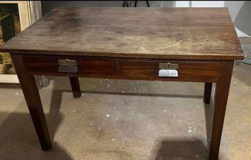 Lote anterior: Escritorio de escuela de buena madera