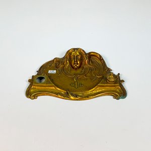 Lote siguiente: Tintero Art Nouveau en Bronce con Rostro de Dama y Monograma "COA"