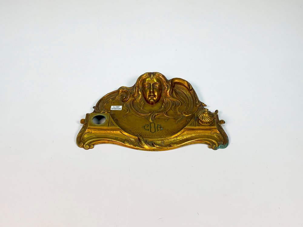 Tintero Art Nouveau en Bronce con Rostro de Dama y Monograma "COA"